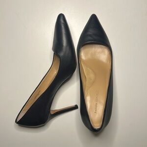Banana Republic classic black leather heels pumps size 7.5 (3 inches/8cm)